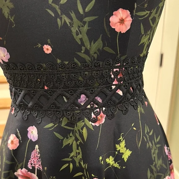 Floral Sleeveless Dress - Picture 3 of 11